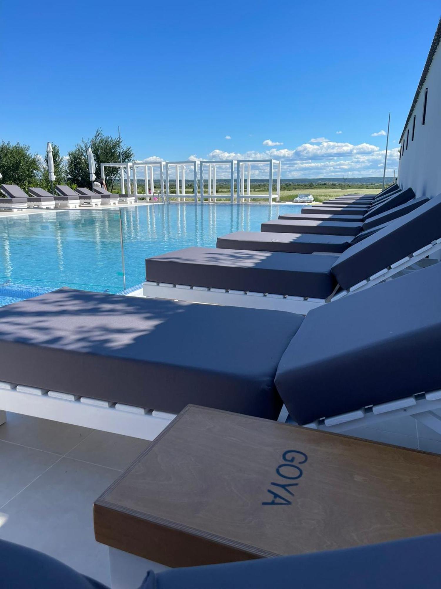 Hotel Goya Boutique Târgu Jiu Екстериор снимка