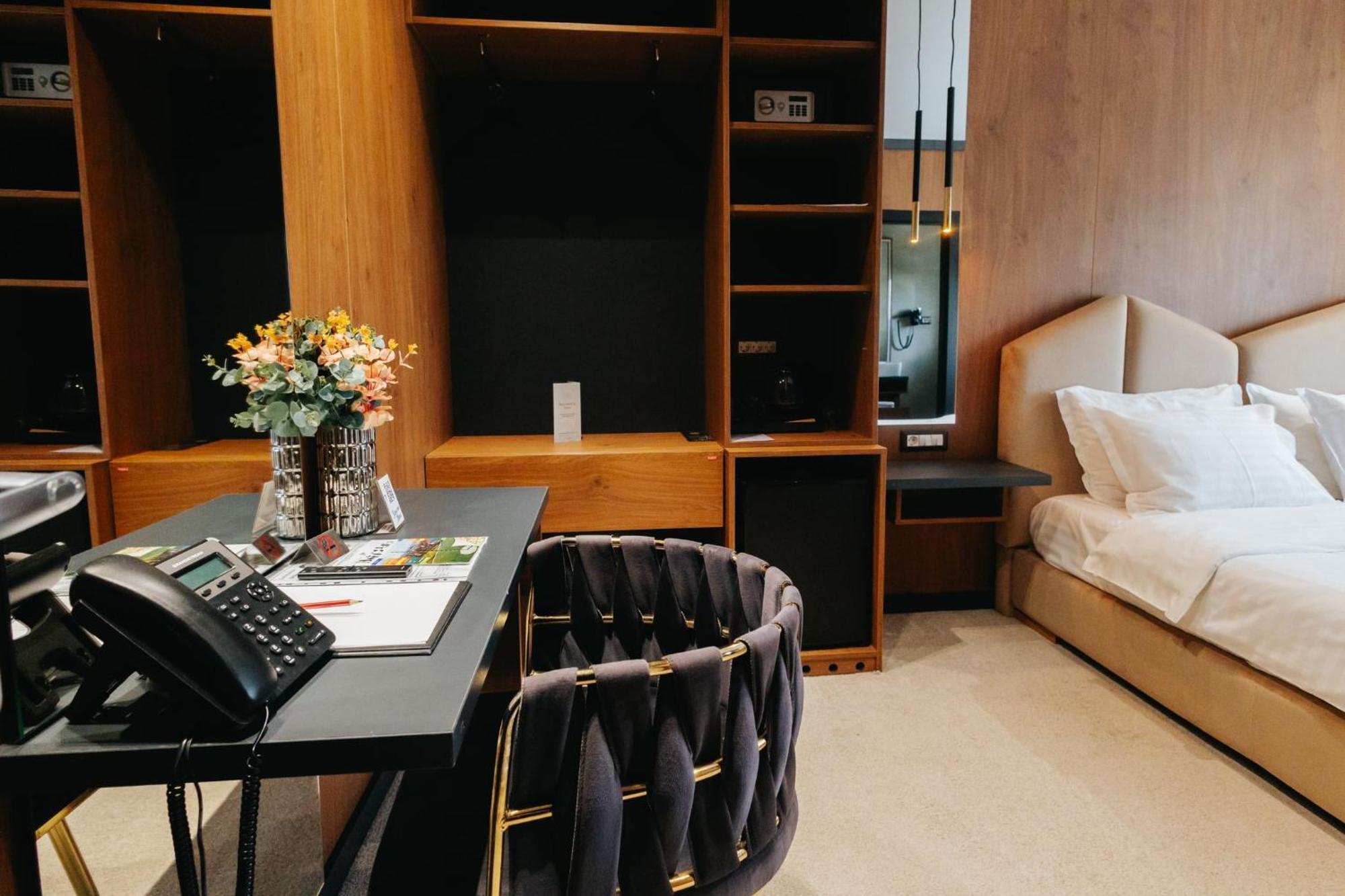 Hotel Goya Boutique Târgu Jiu Екстериор снимка