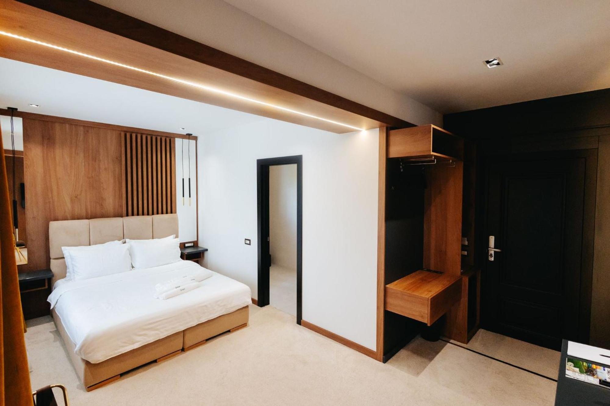 Hotel Goya Boutique Târgu Jiu Екстериор снимка