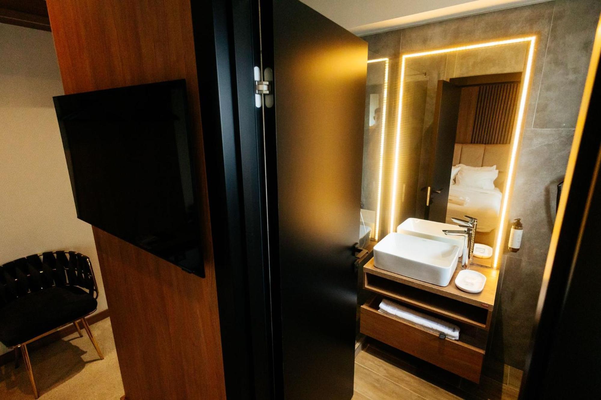 Hotel Goya Boutique Târgu Jiu Екстериор снимка