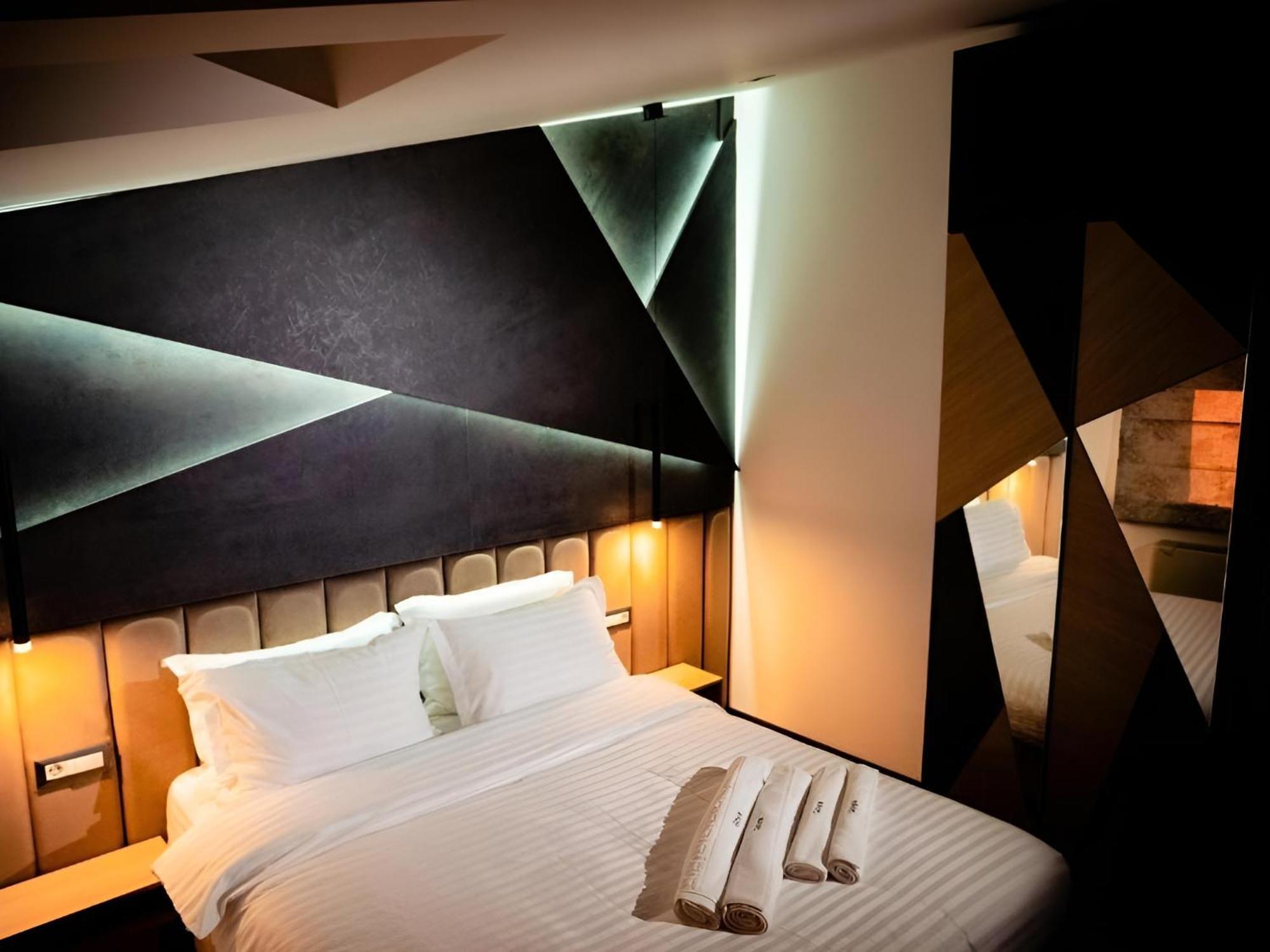 Hotel Goya Boutique Târgu Jiu Екстериор снимка